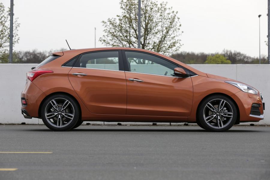  Hyundai i30 5-Door Turbo 2015 года  (фото 12 из 23)